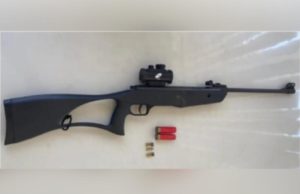 Polícia apreende armamento após ocorrência de violência doméstica em Piraju Arma apreendida pelos policiais em uma propriedade rural de Piraju. (Foto: Divulgação/Polícia Militar)