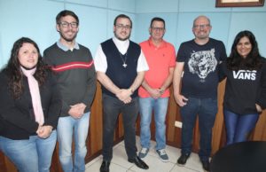 Rádio Nova Voz FM completa 32 anos no ar em Fartura e região Durante o mês de agosto ocorrem programas especiais e sorteio de brindes em comemoração ao aniversário da rádio. (Foto: Arquivo pessoal)