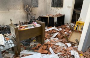 Suspeito causar incêndio em escola de Itaporanga está intubado na UTI Parte considerável da escola foi atingida pelo fogo. (Foto: Arquivo pessoal)