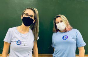 Professora youtuber farturense faz sucesso nas redes com vídeos de matemática Gislaine e Margareth gravaram um bate-papo especial para o Dia do Professor. (Foto: Arquivo pessoal)