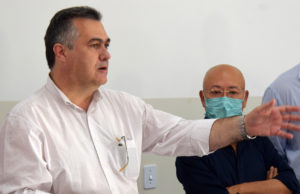 Secretário Saúde do Paraná visita obras em hospital de Carlópolis Beto Preto ao lado do prefeito Hiroshi Kubo (PSD). (Foto: Divulgação/AEN-PR)