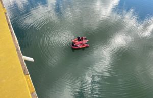 Caminhonete cai de ponte e mobiliza bombeiros em Timburi A ponte divide os municípios de Timburi e Bernardino de Campos. (Foto: Minuto do Amorim/Divulgação)