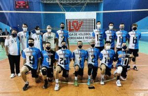 Vôlei de Taquarituba vence a Liga de Sorocaba e região Jogadores do Villa Vôlei de Taquarituba comemoram a conquista. (Foto: Divulgação/Prefeitura de Taquarituba)