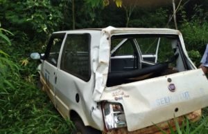 Acidente com carro do Conselho Tutelar é registrado em Tejupá Viatura do Conselho Tutelar de Tejupá caiu em barranco. (Foto: Expresso Piraju/Divulgação)