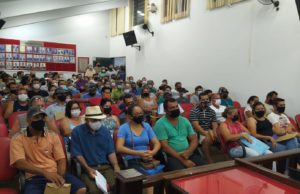Convênio é retomado e 102 moradores de Fartura terão imóveis regularizados Moradores dos bairros Pinheirinho I e II e Lava Pés comparecem à reunião na Câmara Municipal. (Foto: Arquivo pessoal)