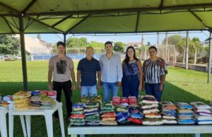 1ª Corrida de Aniversário de Fartura arrecada 160 kg de alimentos não perecíveis Entrega dos alimentos à Coordenadoria de Assistência e Desenvolvimento Social. (Foto: Divulgação/Prefeitura de Fartura)