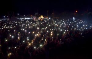 Rock in Far 2023 muda de data e será nos dias 6, 7 e 8 de janeiro Lanternas acesas para o último show do Rock in Far 2022, dos Detonautas. (Foto: Divulgação)