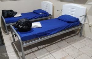 Fartura promove ação de acolhimento às pessoas em situação de rua Camas foram montadas para receber os moradores. (Foto: Divulgação/Prefeitura de Fartura)