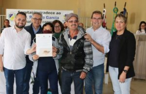 Fundação Itesp entrega títulos de regularização fundiária em Sarutaiá Entrega dos títulos de regularização fundiária em Sarutaiá. (Foto: Divulgação)