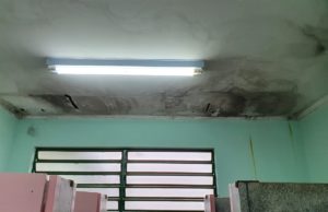 Fiscalização surpresa do TCE vistoria 393 escolas de 319 municípios paulistas Pontos de infiltração no teto na Escola Municipal Professora Bernadete de Lourdes Gomes, em Taquarituba. (Foto: Divulgação)