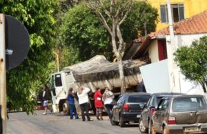 Mais um acidente com caminhão é registrado no perímetro urbano de Tejupá Imagem compartilhada pelo repórter Anderson Moreira no Facebook. (Foto: Reprodução/Facebook)