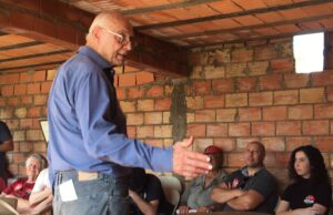 Com foco na renda básica, Suplicy cumpre agenda na região de Fartura Suplicy durante o encontro em Fartura. (Foto: Portal 014)