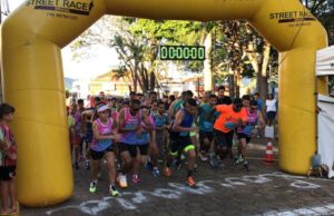 Corrida de São Silvestre de Fartura distribui R$ 5.200 em premiações Mais de 70 atletas participaram da prova em Fartura. (Foto: Divulgação/Prefeitura de Fartura)