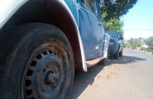 Veículos abandonados nas ruas de Fartura serão retirados ainda nesta semana Veículos abandonados podem ser criadouros de mosquitos da dengue. (Foto: Marcelo Pereira/Divulgação)