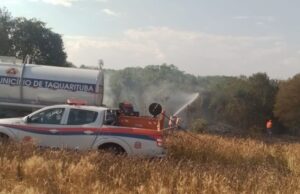 Defesa Civil combate incêndio em vegetação no bairro dos Costas em Taquarituba O incêndio ocorreu na tarde de sábado (23). (Foto: Divulgação/Prefeitura de Taquarituba)