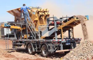 Cidades da Amvapa passam a contar com triturador de resíduos da construção civil A novidade foi comemorada pelos prefeitos integrantes do consórcio intermunicipal. (Foto: Divulgação/Prefeitura de Taquarituba)