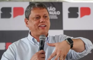 ‘Professores não têm melhor estrutura e salário, mas têm amor’, diz Tarcísio O governador de SP, Tarcísio de Freitas (Republicanos). (Foto: Divulgação/Governo do Estado de SP)