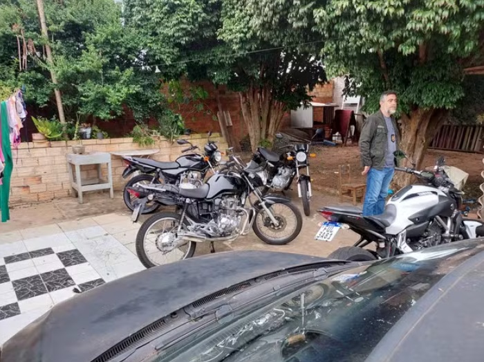Durante a operação a Polícia Civil de Avaré também apreendeu motocicletas na casa do influenciador. (Foto: Divulgação/Polícia Civil)
