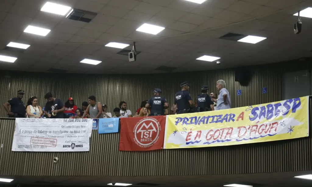 Manifestações contrárias à privatização da Sabesp. (Foto: Paulo Pinto/Agência Brasil)