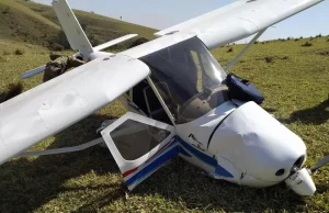 Monomotor cai na área rural de Ribeirão Claro (PR), próximo a Fartura (SP) O piloto passa bem após a queda do monomotor. (Foto: Divulgação via Tá No Site)