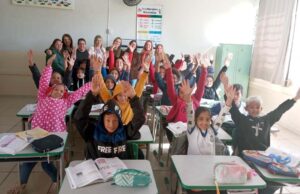Taguaí e Fartura são destaques da região com bons resultados no Ideb Alunos de Fartura posam para foto em sala de aula. (Foto: Divulgação via Jornal Sudoeste do Estado)