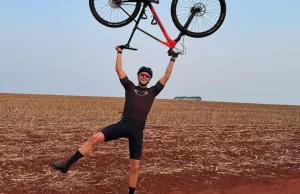 Pepe Gonçalves paga promessa e vai até Aparecida do Norte de bicicleta Pepe disse que a promessa foi como uma lição para ele. (Foto: Reprodução/Instagram)