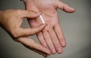 Anvisa suspende venda e propaganda de ‘chips da beleza’ em todo o país Medida restringe uso indiscriminado dos hormônios implantáveis. (Foto: Rafa Neddermeyer/Agência Brasil)