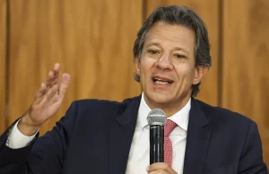 Haddad anuncia isenção de IR para quem ganha até R$ 5 mil Medida será bancada por maior taxação de quem ganha mais de R$ 50 mil. (Foto: Marcello Camargo/Agência Brasil)