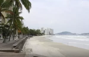 Cetesb diz que 38 praias no estado de SP estão impróprias para banhistas Gestão municipal apontou na ocasião o esgoto clandestino como causa do surto de virose recente no Guarujá, mas Sabesp negou a relação. (Foto: Helder Lima/Prefeitura do Guarujá)