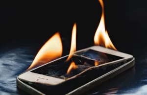 Celular pode explodir no bolso? Especialista explica como evitar acidentes com o aparelho A maioria dos perigos envolvendo celulares depende diretamente do uso. (Foto: Reprodução)