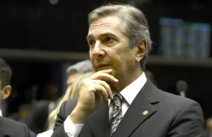 Ex-presidente Fernando Collor é preso em Maceió enquanto embarcava para Brasília Prisão ocorreu a caminho do aeroporto onde embarcaria para a capital federal. (Foto: Valter Campanato/Agencia Brasil)