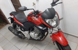 Em Fartura, rapaz é preso por conduzir moto furtada com sinais adulterados Moto era proveniente de furto realizado em cidade no Paraná. (Foto: Divulgação)