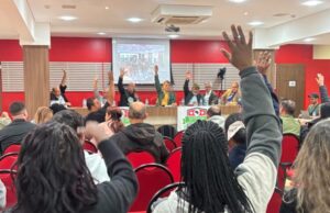 Servidores da Fundação Casa aprovam estado de greve e reforçam mobilização A assembleia foi conduzida pelo presidente Neemias de Souza. (Foto: Divulgação)