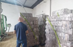 Fiscalização interdita empresa e apreende 3 toneladas de café em Piraju Ação com auditores interdita empresa e apreende café em Piraju. (Foto: Divulgação)