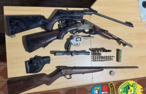 PM apreende armas, munições e veículos irregulares em Carlópolis Apreensão realizada em Carlópolis nesta semana. (Foto: Divulgação)
