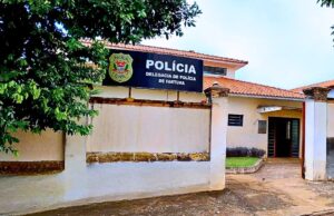 Homem é flagrado com material de pornografia infantil e é preso em Fartura Delegacia de Fartura. (Foto: Divulgação)