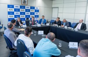 Ministro Luiz Marinho recebe representantes da Câmara Municipal e do Siticonfare de Fartura Representantes do município solicitaram apoio do Ministério em programas que possam fortalecer a economia local e oferecer mais oportunidades para os trabalhadores. (Foto: Matheus Itacarambi/MTE)