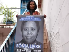 ‘Sociedade lucra sonegando direitos às domésticas’, critica sindicato Lei Complementar 150 regulamentou direitos da categoria há 10 anos. (Foto: Tânia Rêgo/Agência Brasil)