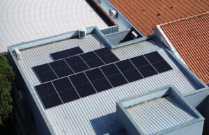 Câmara de Fartura instala novos painéis solares e estima economia a longo prazo Sistema conta com 14 placas de alumínio. (Foto: Divulgação/Câmara Municipal de Fartura)