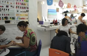 Anvisa proíbe duas substâncias utilizadas em produtos para unhas Elas podem causar câncer e problemas de fertilidade nos usuários. (Foto: Elza Fiúza/Agência Brasil)