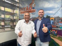 Sarutaiá recebe R$ 200 mil para aquisição de veículo destinado à saúde Prefeito João da Tapera e deputado Vitão do Cachorrão. (Foto: Divulgação)
