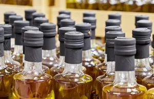 Anvisa proíbe venda de azeite e suspende doce de leite e sal grosso Azeite Terra das Oliveiras é vendido online e tem origem desconhecida. (Foto: Divulgação/Ministério da Agricultura)