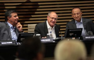 Alckmin diz que redução da jornada de trabalho é tendência mundial Governo assinou acordos antidumping com a Fiesp. (Foto: Paulo Pinto/Agência Brasil)