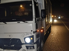 Pedestre morre atropelado por caminhão na SP-255 em Itaí A pista permaneceu com interdição total desde o momento do acidente até o início da madrugada desta terça-feira (24). (Foto: Divulgação)