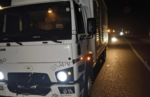 Pedestre morre atropelado por caminhão na SP-255 em Itaí A pista permaneceu com interdição total desde o momento do acidente até o início da madrugada desta terça-feira (24). (Foto: Divulgação)