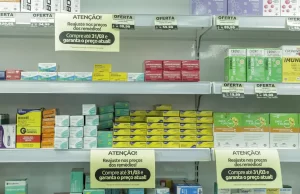 Supermercados já estão autorizados a vender medicamentos; entenda Publicada no DOU, lei autoriza instalar farmácia dentro de mercados. (Joédson Alves/Agência Brasil)