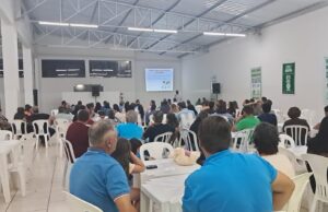 Sebrae realiza workshop em Taguaí para fortalecer produtores de leite Durante o evento, representantes do SP Produz detalharam o funcionamento do programa de fomento às CPLs. (Foto: Divulgação)