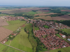 Bebê é encontrado dentro de caixa de papelão em Arandu; polícia investiga o caso Cidade de Arandu. (Foto: Divulgação)