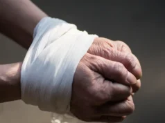 Universitária torturada na ditadura será indenizada por SP e União Documentos oficiais e testemunhas confirmaram a participação do Estado no processo de repressão. (Foto: Wirestock/Freepik)