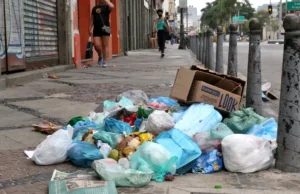 Câmara dos Deputados aprova multa para quem descartar lixo em vias públicas Projeto de Lei ainda será analisado pelo Senado. (Foto: Tânia Rego/Agência Brasil)